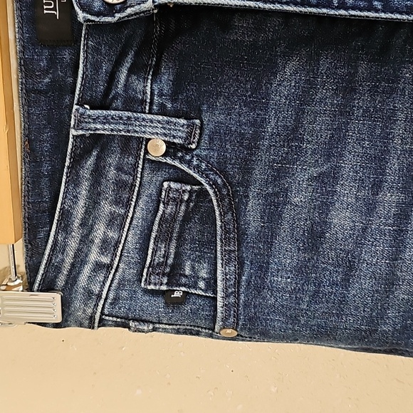 Judy Blue Straight Leg Jeans. - Picture 3 of 11